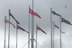 De wimpels van de Nordic Countries bij Torshavn